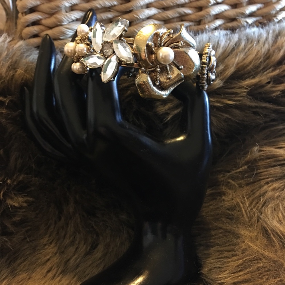 Victorian style aged gold tone jeweled clamp
